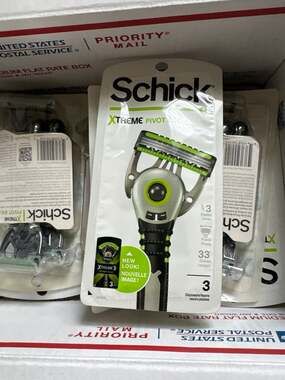 Schick Xtreme3 Pivot Ball Men's 3-Blade Disposable Razors, 3 Count